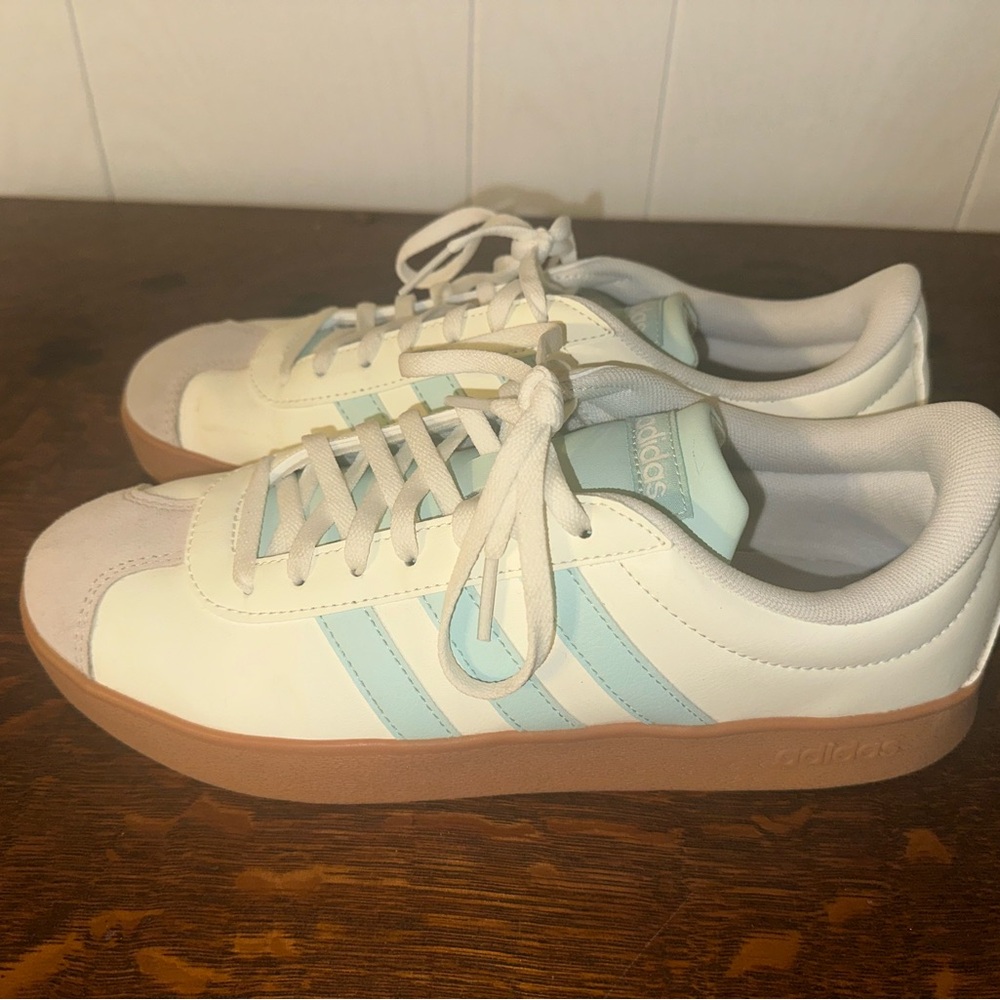 Adidas Court Base sneakers